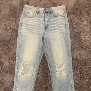 American Eagle Mom Jeans Practically NEW!